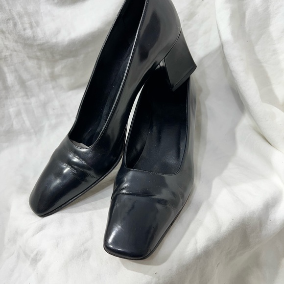 LOMA LEATHER SHOE SIZE 7 1/2” AA HEEL HEIGHT IS 2” INCHES. FOR ANY OCCASION.. - Picture 2 of 16